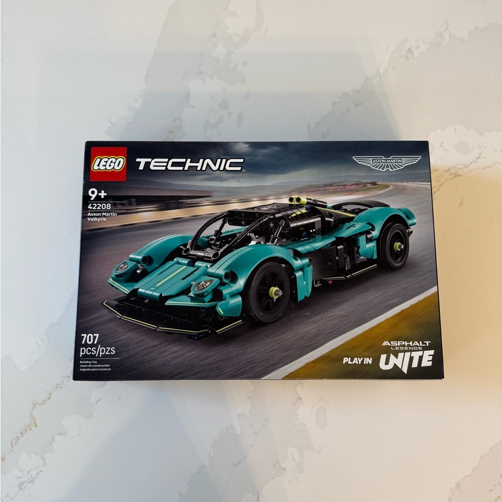Lego Aston Martin Valkyrie 42208 NEW
